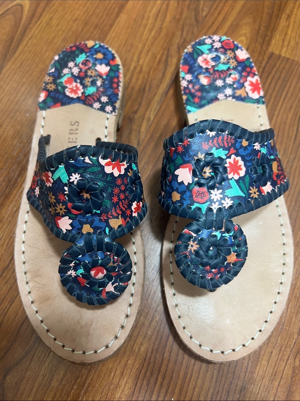 Jack Rogers Sz 5 Navy Floral Leather Thong Sandals